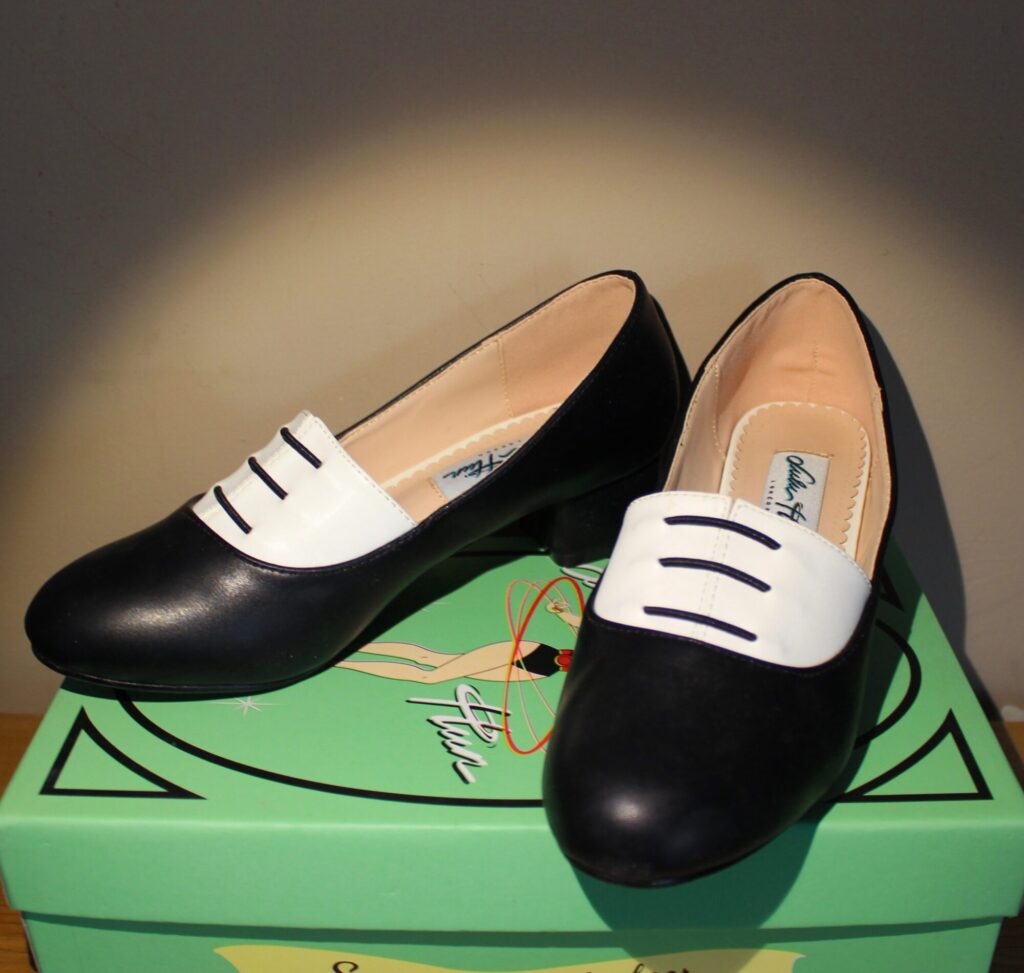 Black & White Sofia Shoes - Discontinued - 1940 Edelweiss